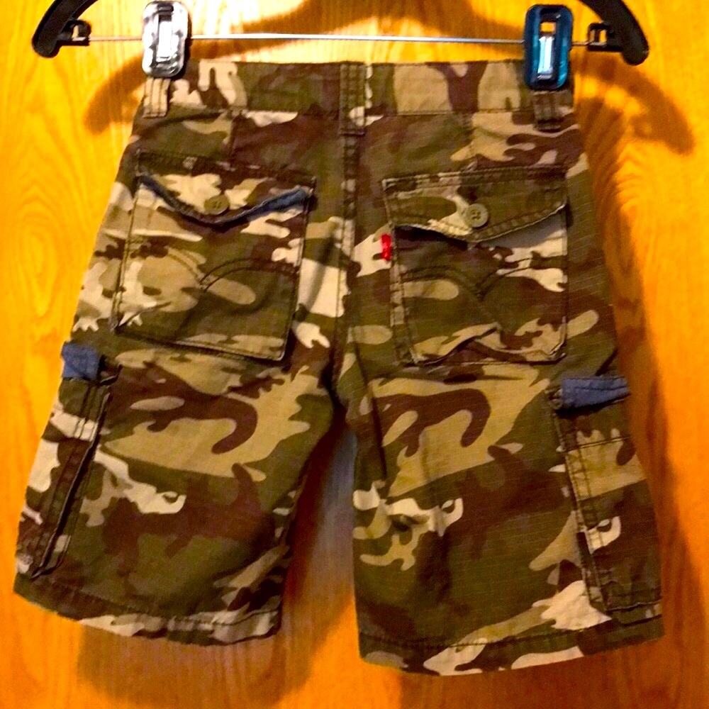 Levi’s size 7 camouflage green camo cargo ripstop woven denim jean shorts EUC
